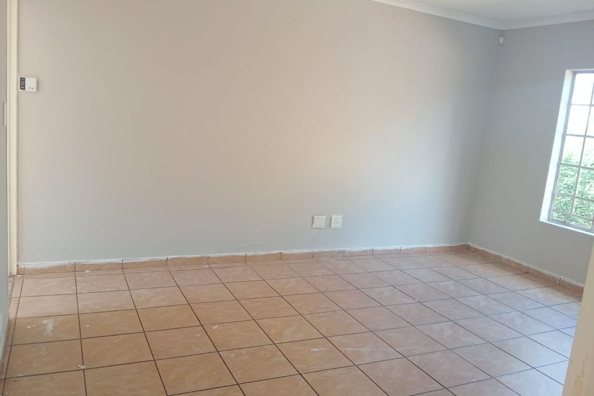 Complex For Sale in Honeydew Ridge, Roodepoort - Photo 4