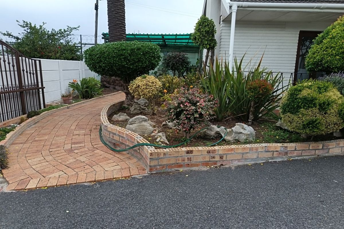 House For Sale in Heathfield, Cape Town - Photo 2