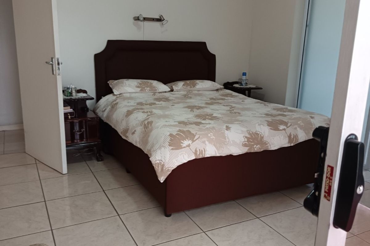 House For Sale in Heathfield, Cape Town - Photo 3