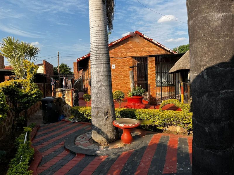 House For Sale in Soshanguve DD, Soshanguve - Photo 1