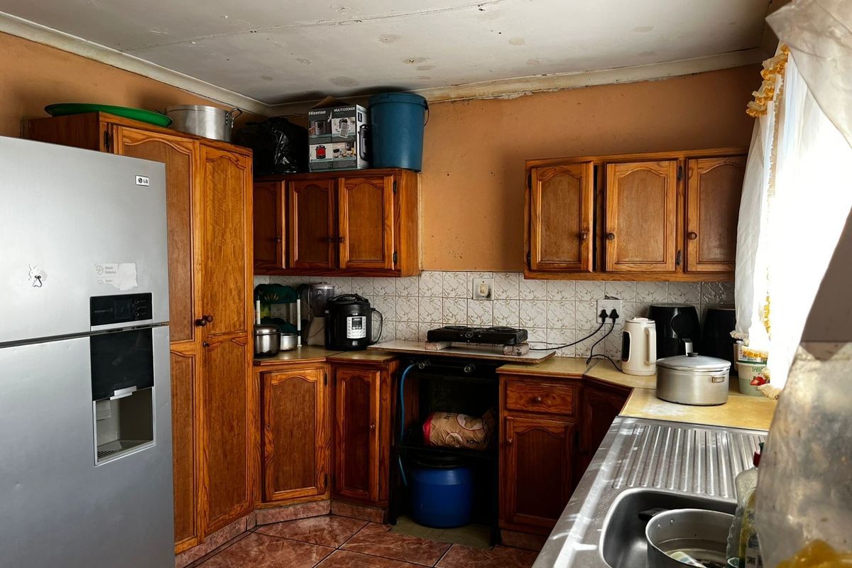 House For Sale in Soshanguve DD, Soshanguve - Photo 2