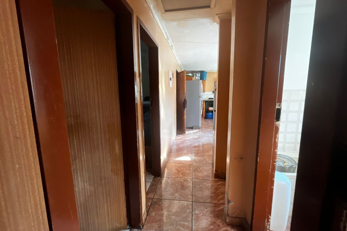 House For Sale in Soshanguve DD, Soshanguve - Photo 5