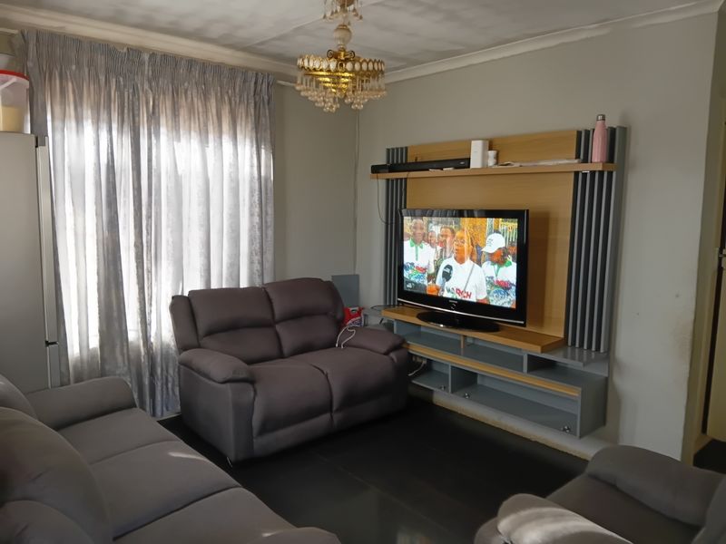 House For Sale in Protea Glen, Soweto - Photo 7