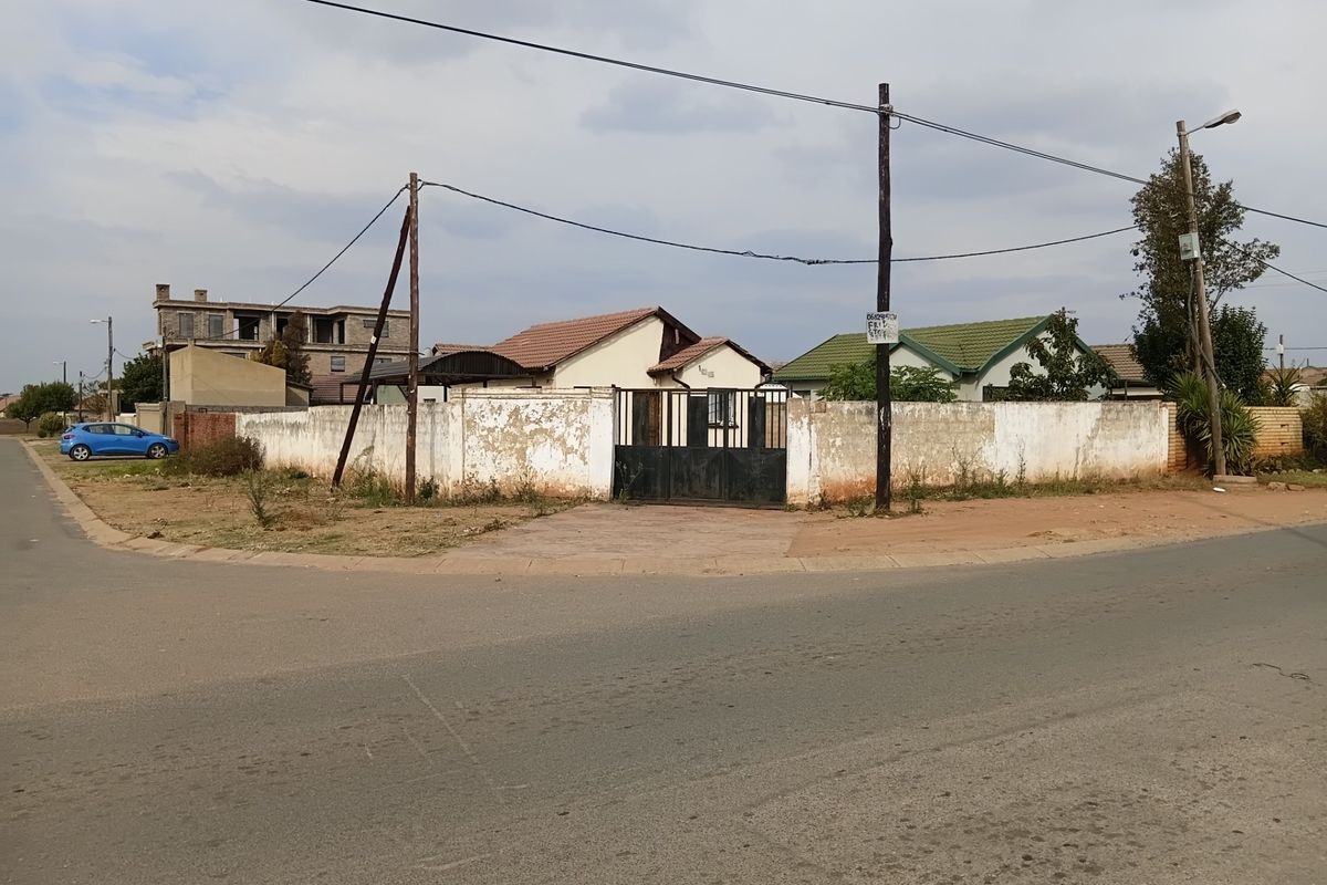 House For Sale in Protea Glen, Soweto - Photo 2