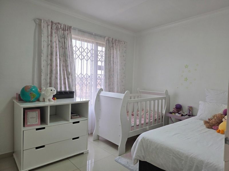Secure 3 Bed / 2 Bath Parkrand - Photo 9