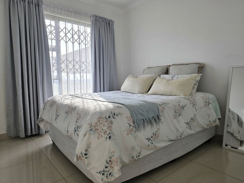 Secure 3 Bed / 2 Bath Parkrand - Photo 8