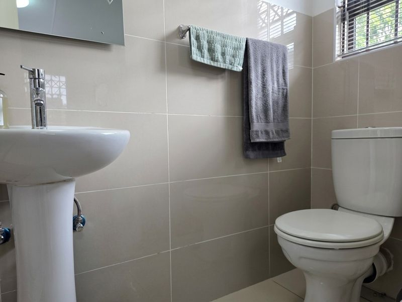 Secure 3 Bed / 2 Bath Parkrand - Photo 6