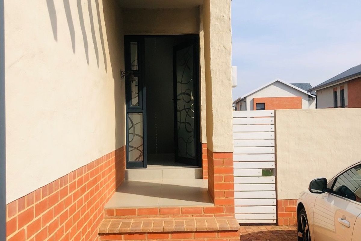 Duplex To Rent in The Hills Game Reserve Estate, Pretoria - Photo 3