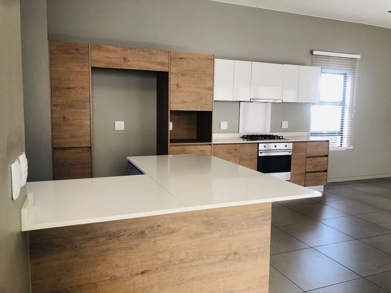 Duplex To Rent in The Hills Game Reserve Estate, Pretoria - Photo 9
