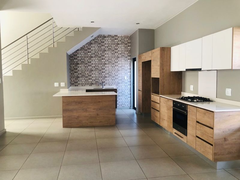 Duplex To Rent in The Hills Game Reserve Estate, Pretoria - Photo 8
