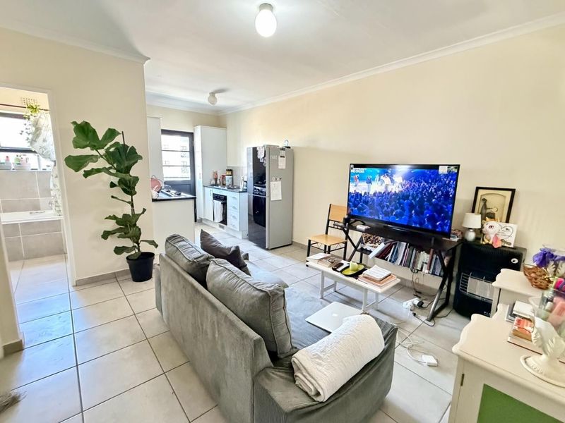 2-Bedroom Apartment Up For Rent in Parklands East - Photo 1
