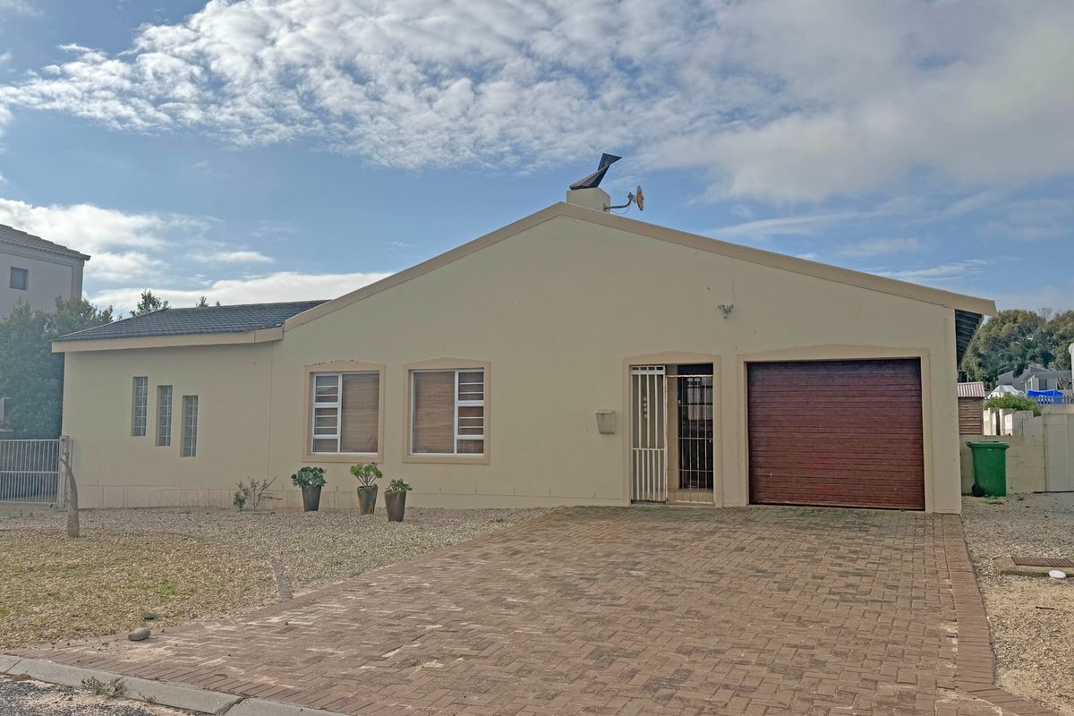 House For Sale in Grand Slam Street, Country Club, Langebaan - Photo 2