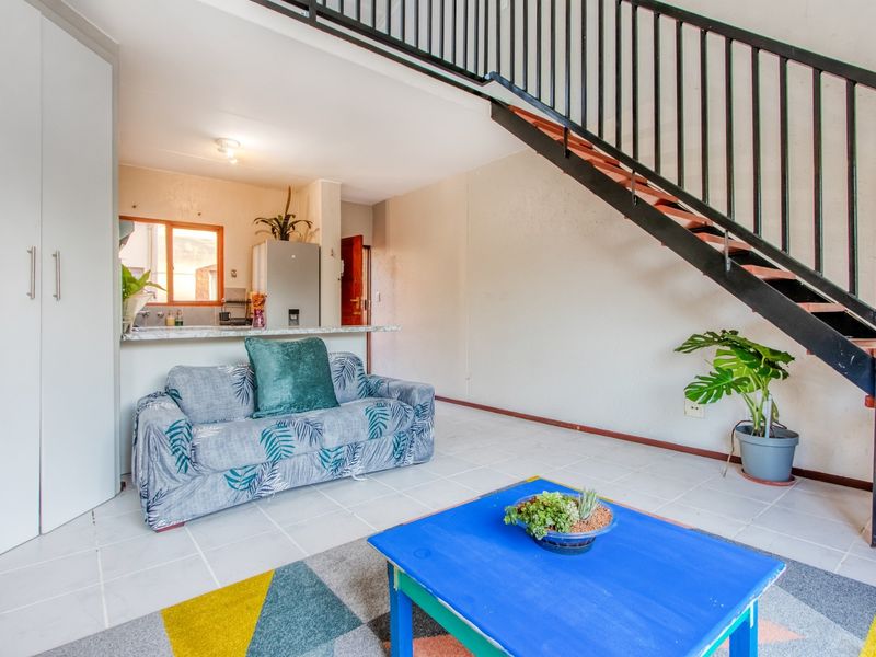 Bright and Spacious Loft Apartment in Bromhof with Massive Entertainment Patio and Stunning Views - Photo 2