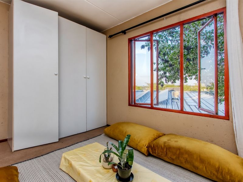 Bright and Spacious Loft Apartment in Bromhof with Massive Entertainment Patio and Stunning Views - Photo 5