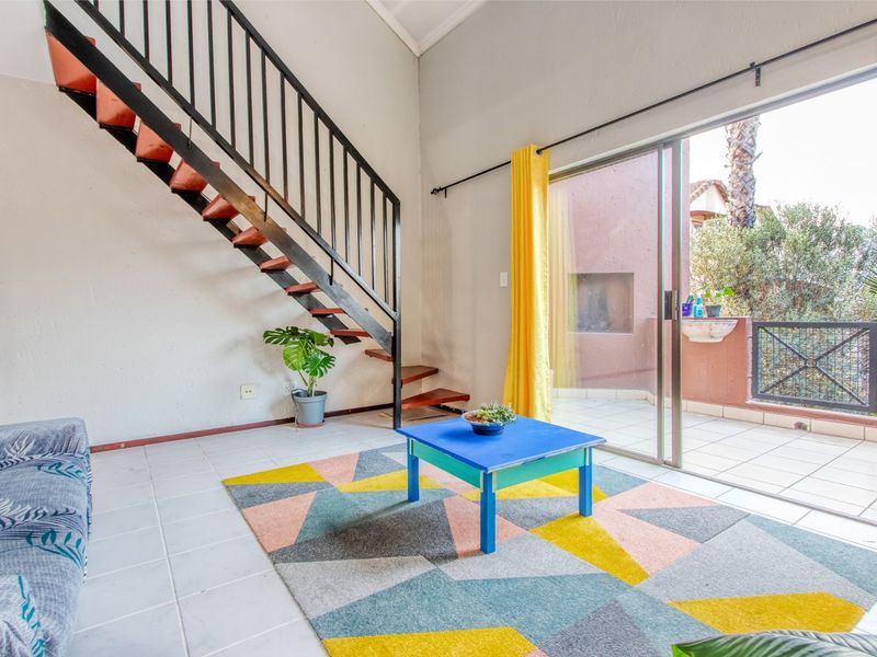 Bright and Spacious Loft Apartment in Bromhof with Massive Entertainment Patio and Stunning Views - Photo 3