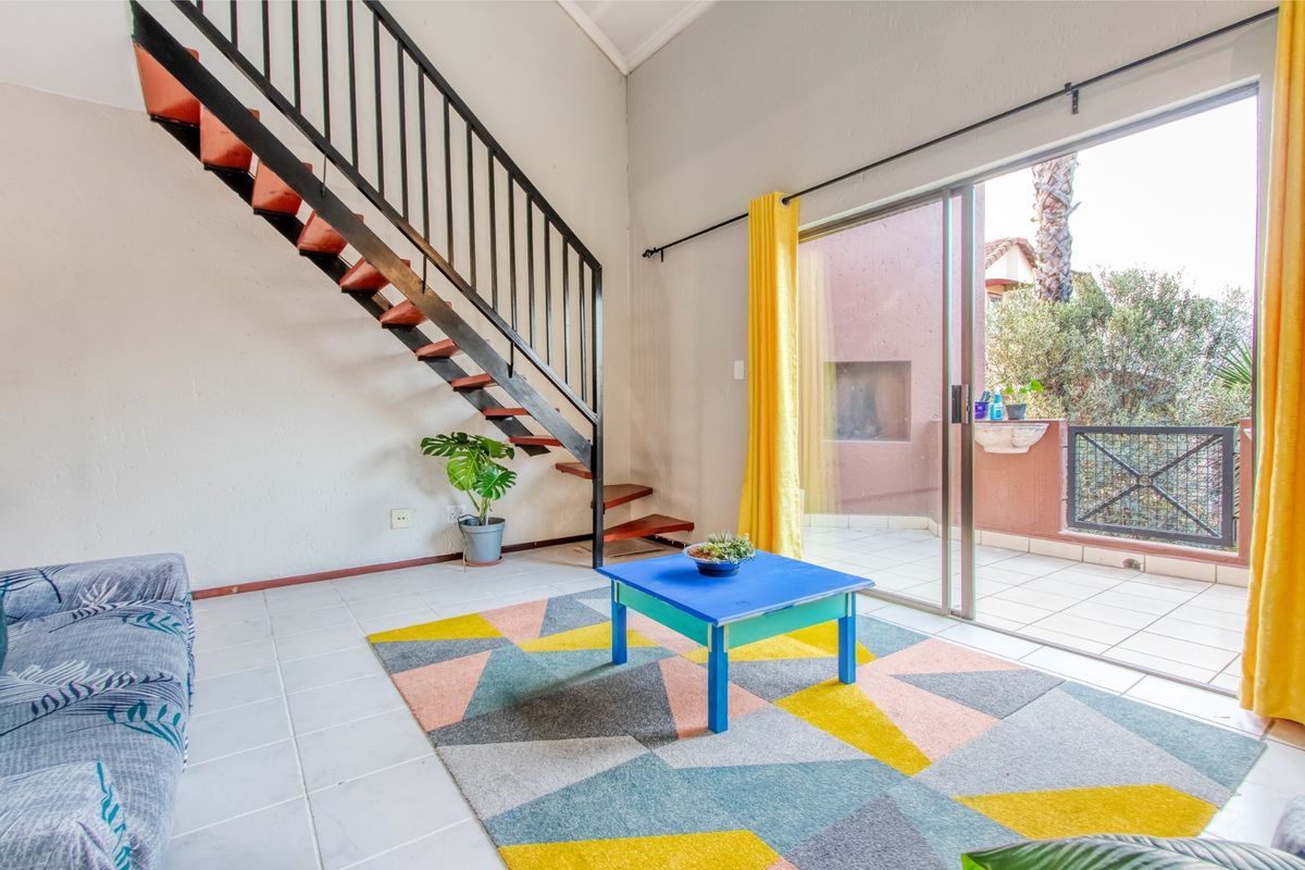 Bright and Spacious Loft Apartment in Bromhof with Massive Entertainment Patio and Stunning Views - Photo 3