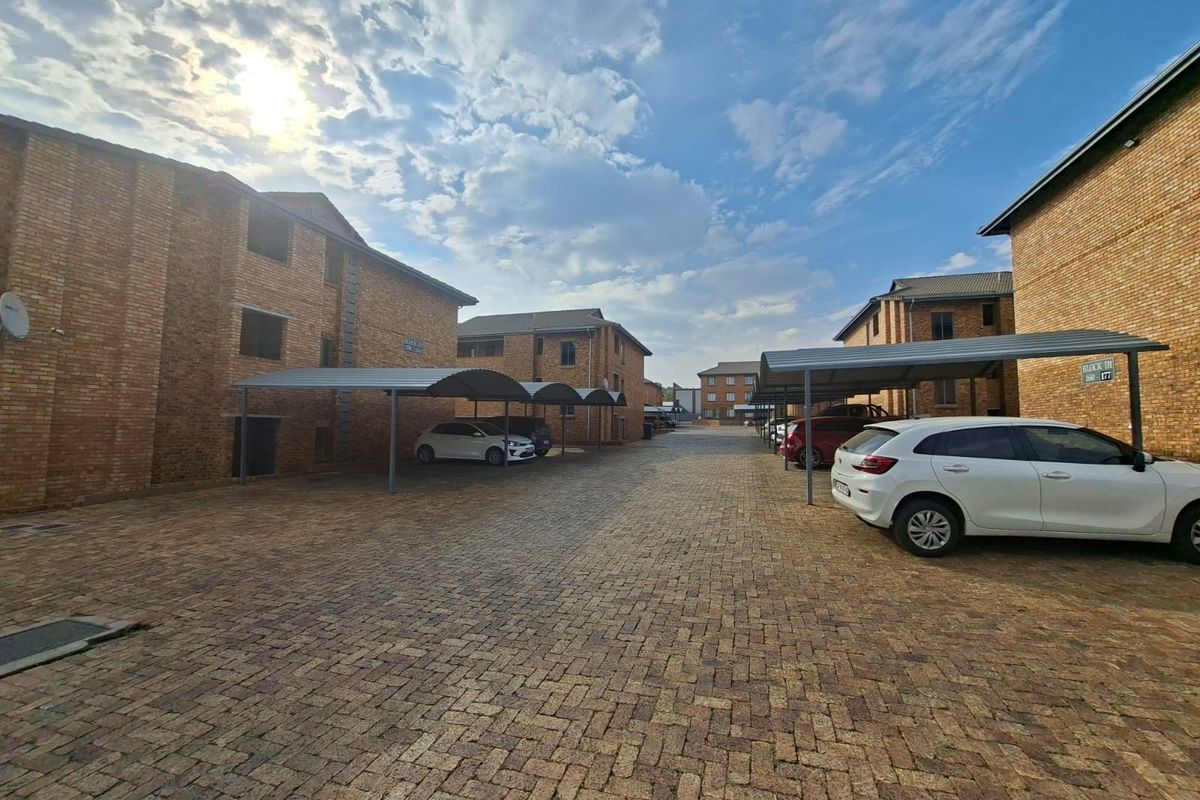Apartment For Sale in Grand Central Midrand Gauteng - Photo 2