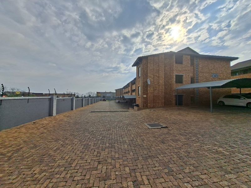 Apartment For Sale in Grand Central Midrand Gauteng - Photo 3