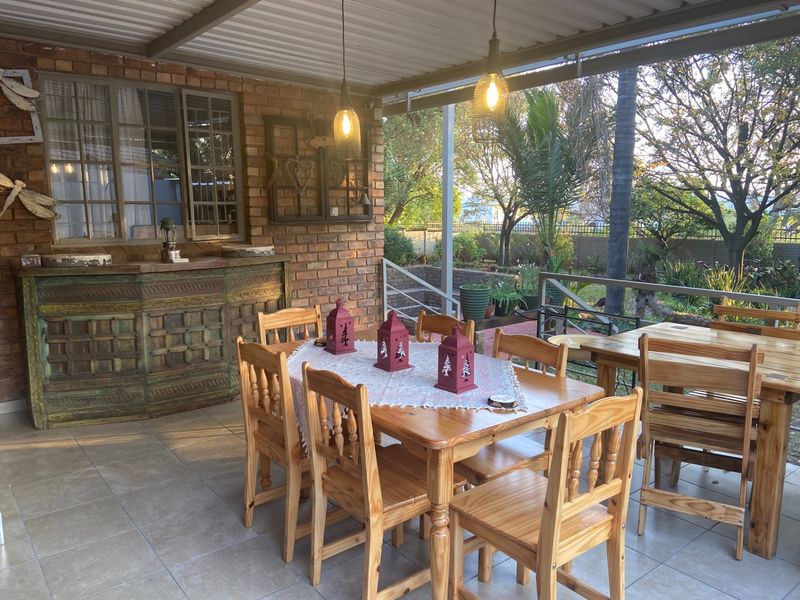 TRANQUILITY AND PEACE IN THE CENTRE OF CENTURION - LOVELY LUSH TREED GARDEN!! - Photo 9