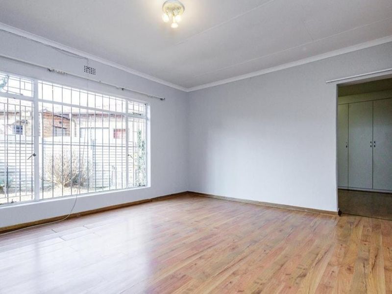Stunning Family Home in Sunward Park - Photo 8