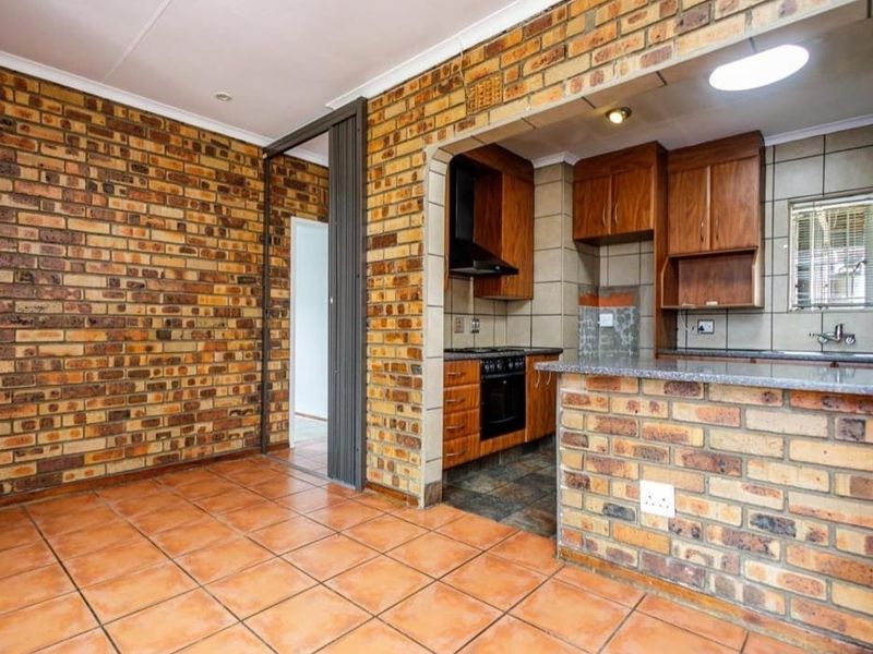 Stunning Family Home in Sunward Park - Photo 6
