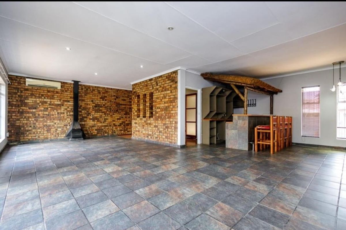 Stunning Family Home in Sunward Park - Photo 4