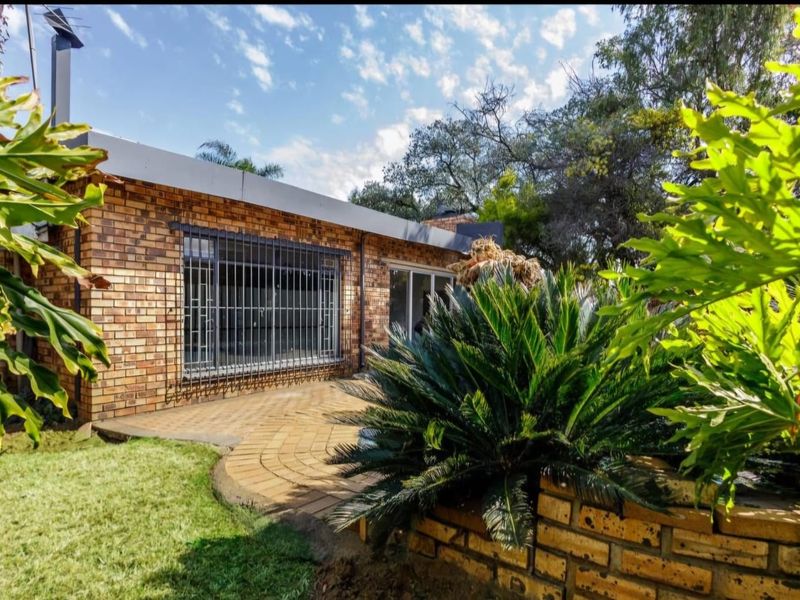 Stunning Family Home in Sunward Park - Photo 2