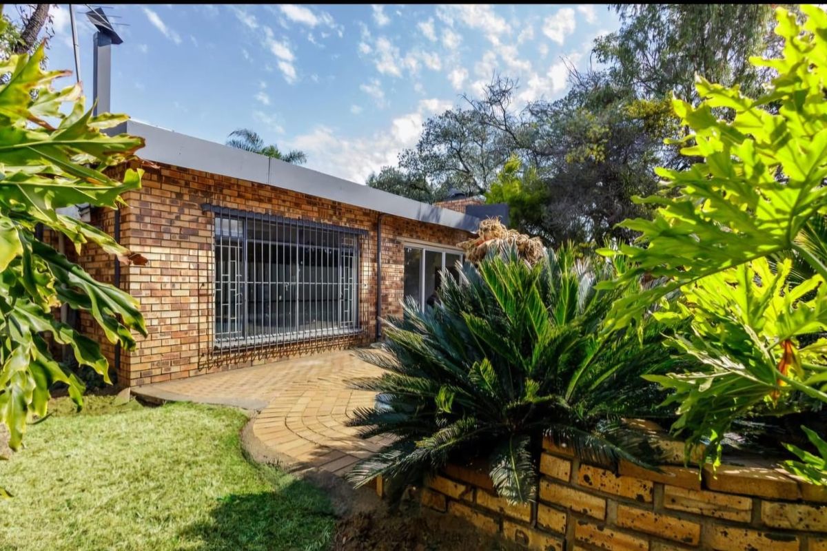 Stunning Family Home in Sunward Park - Photo 2