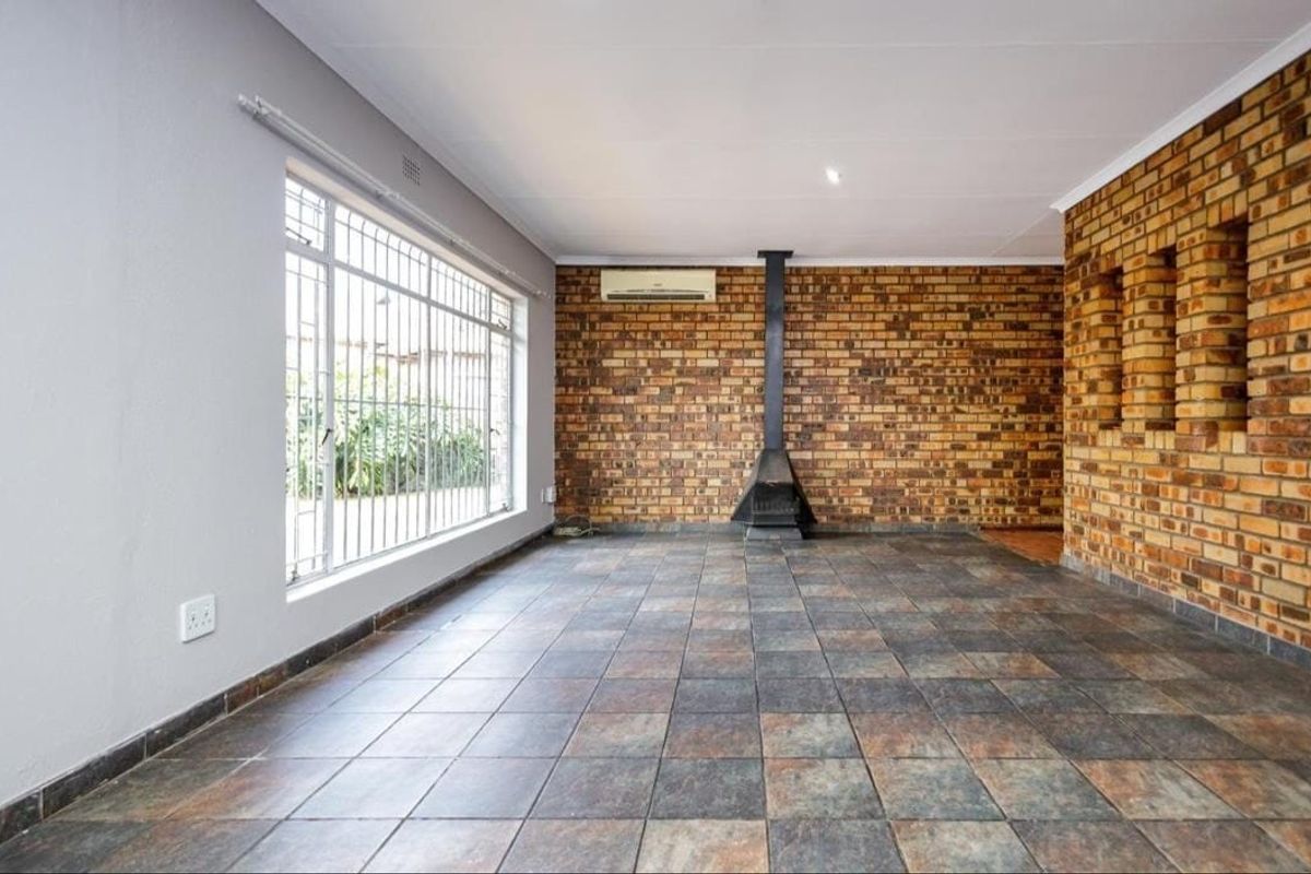 Stunning Family Home in Sunward Park - Photo 5