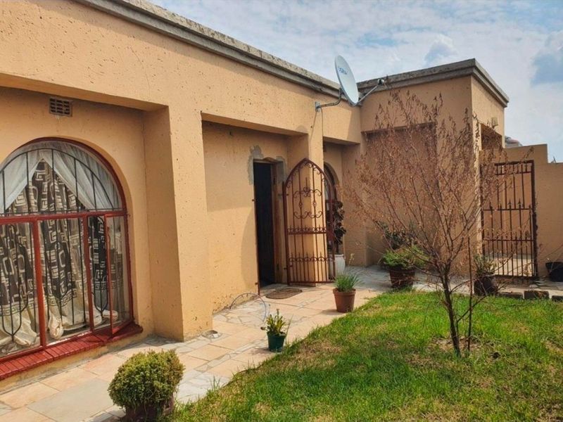 House For Sale in Tsakane Ext 1, Tsakane, Brakpan - Photo 1