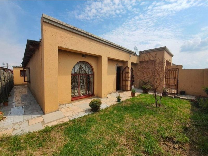 House For Sale in Tsakane Ext 1, Tsakane, Brakpan - Photo 2