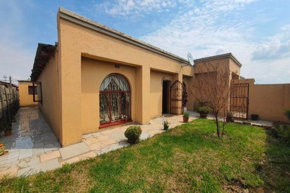 House For Sale in Tsakane Ext 1, Tsakane, Brakpan - Photo 2