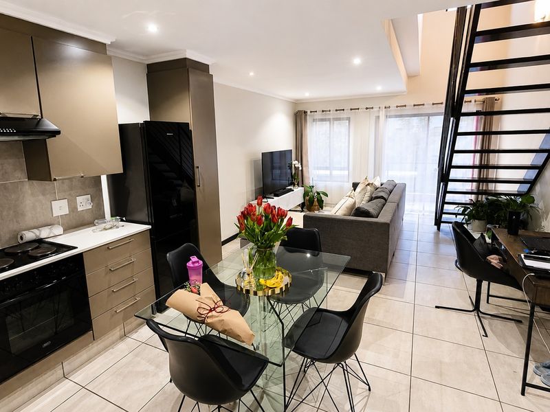 Modern Duplex in Sunninghill - Photo 6