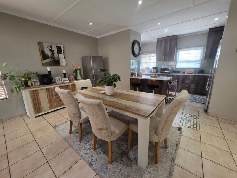 Welcome to Your Secure Move-in Ready Oasis in Carters Glen, Kimberley - Photo 7