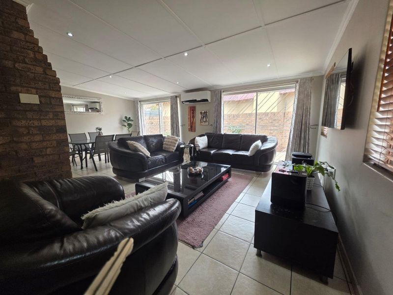 Welcome to Your Secure Move-in Ready Oasis in Carters Glen, Kimberley - Photo 10