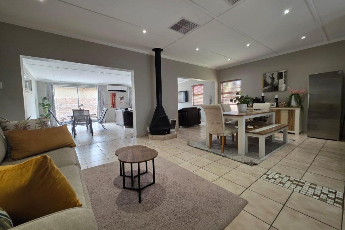 Welcome to Your Secure Move-in Ready Oasis in Carters Glen, Kimberley - Photo 2
