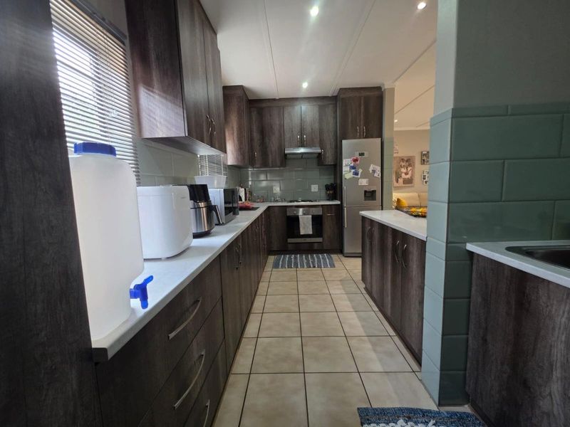 Welcome to Your Secure Move-in Ready Oasis in Carters Glen, Kimberley - Photo 5