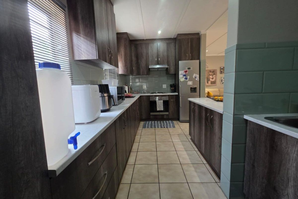Welcome to Your Secure Move-in Ready Oasis in Carters Glen, Kimberley - Photo 5