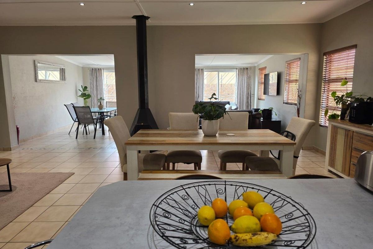 Welcome to Your Secure Move-in Ready Oasis in Carters Glen, Kimberley - Photo 3