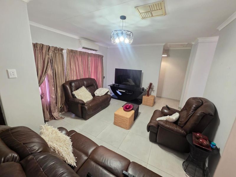Prime Location, Endless Potential: Your Next Smart Investment or Perfect Family home in New Park - Photo 2