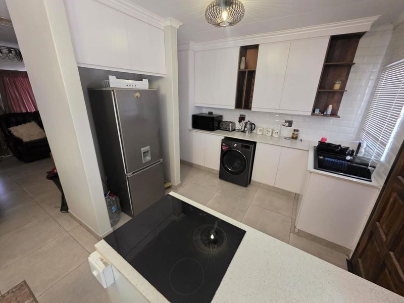 Prime Location, Endless Potential: Your Next Smart Investment or Perfect Family home in New Park - Photo 4