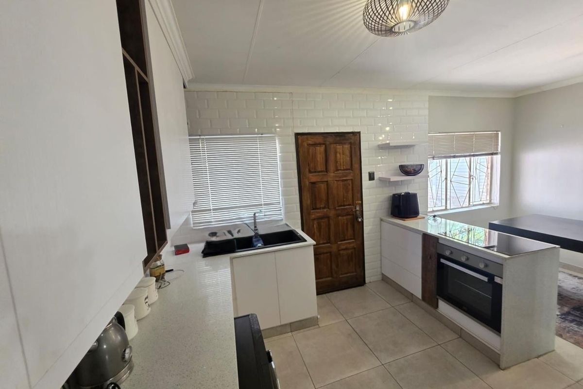 Prime Location, Endless Potential: Your Next Smart Investment or Perfect Family home in New Park - Photo 5