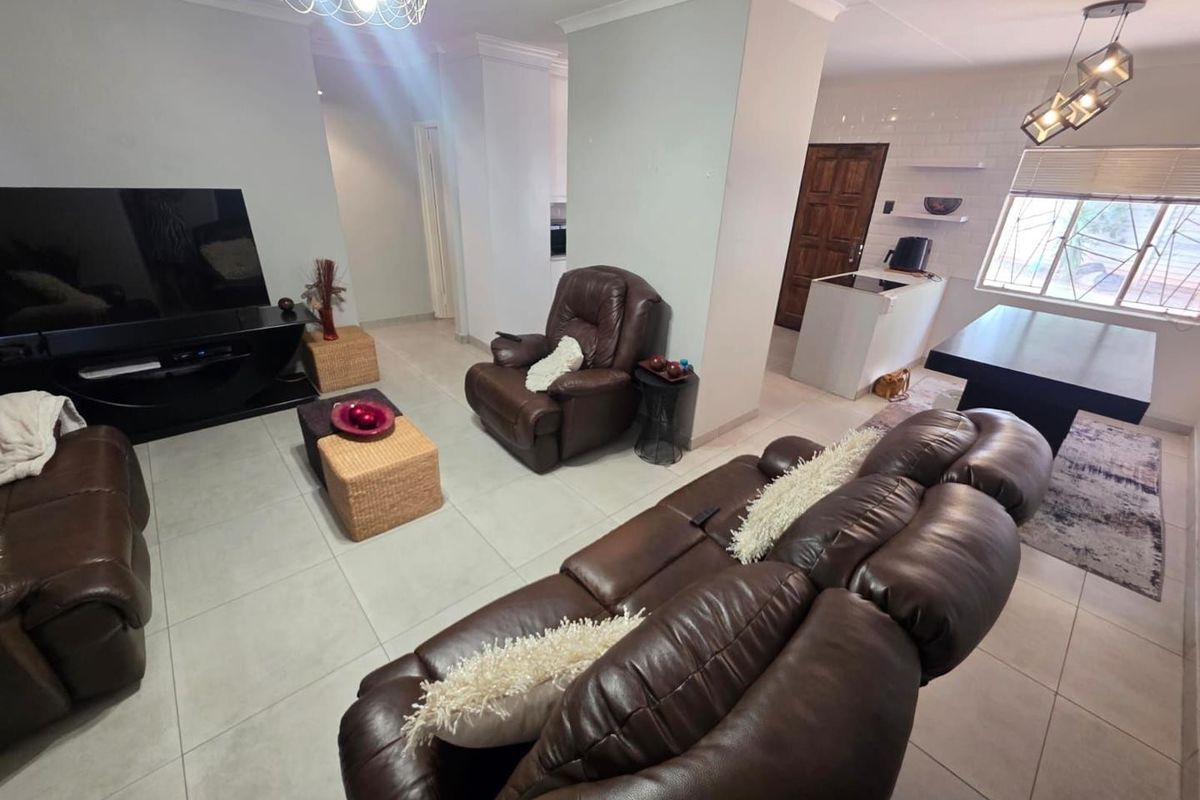 Prime Location, Endless Potential: Your Next Smart Investment or Perfect Family home in New Park - Photo 3