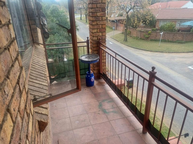 PRICED TO SELL!!!!! Townhouse For Sale in Ravensklip, Boksburg. Don't miss out!! - Photo 5