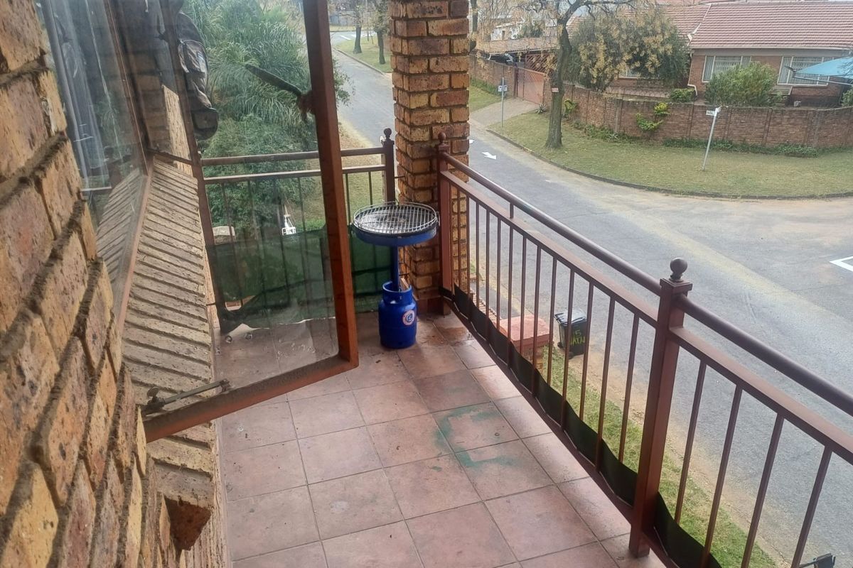 PRICED TO SELL!!!!! Townhouse For Sale in Ravensklip, Boksburg. Don't miss out!! - Photo 5