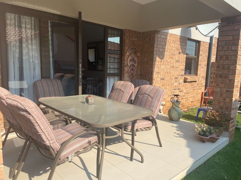 RETIREMENT SIMPLEX UNIT in Hennops Retirement Village- TWO BEDROOM, ONE BATHROOM, ONE GARAGE - Photo 5