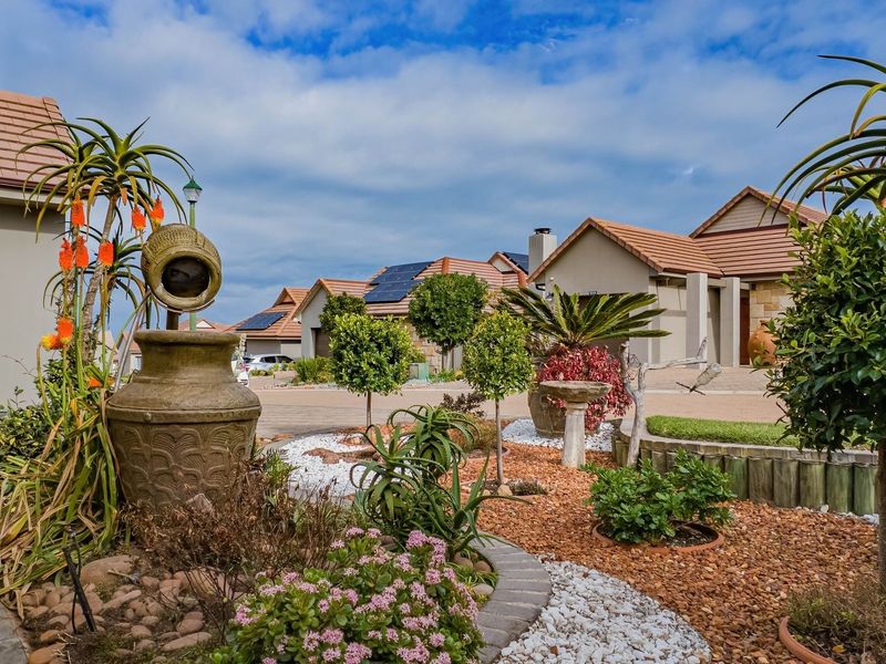 Secure, Comfortable Retirement Living in Mossel Bay-One-Level - Photo 4