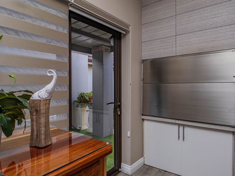 Secure, Comfortable Retirement Living in Mossel Bay-One-Level - Photo 9