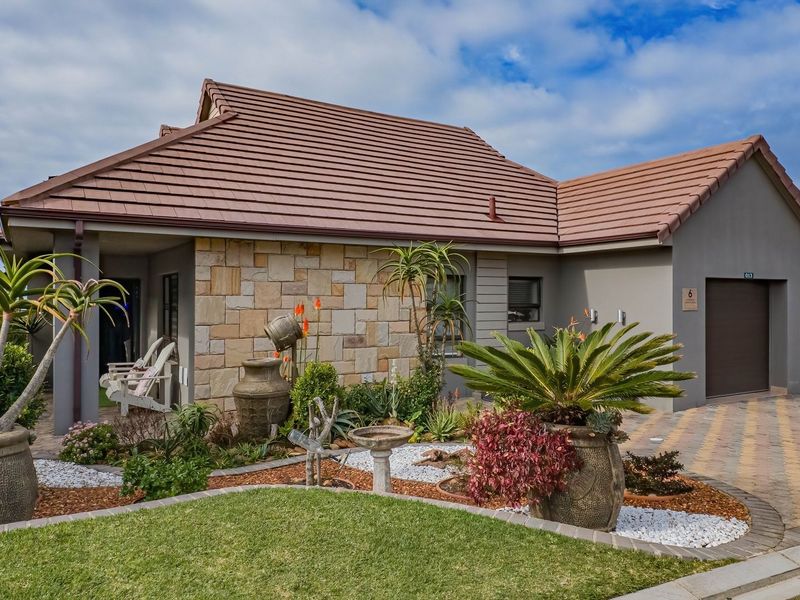 Secure, Comfortable Retirement Living in Mossel Bay-One-Level - Photo 2