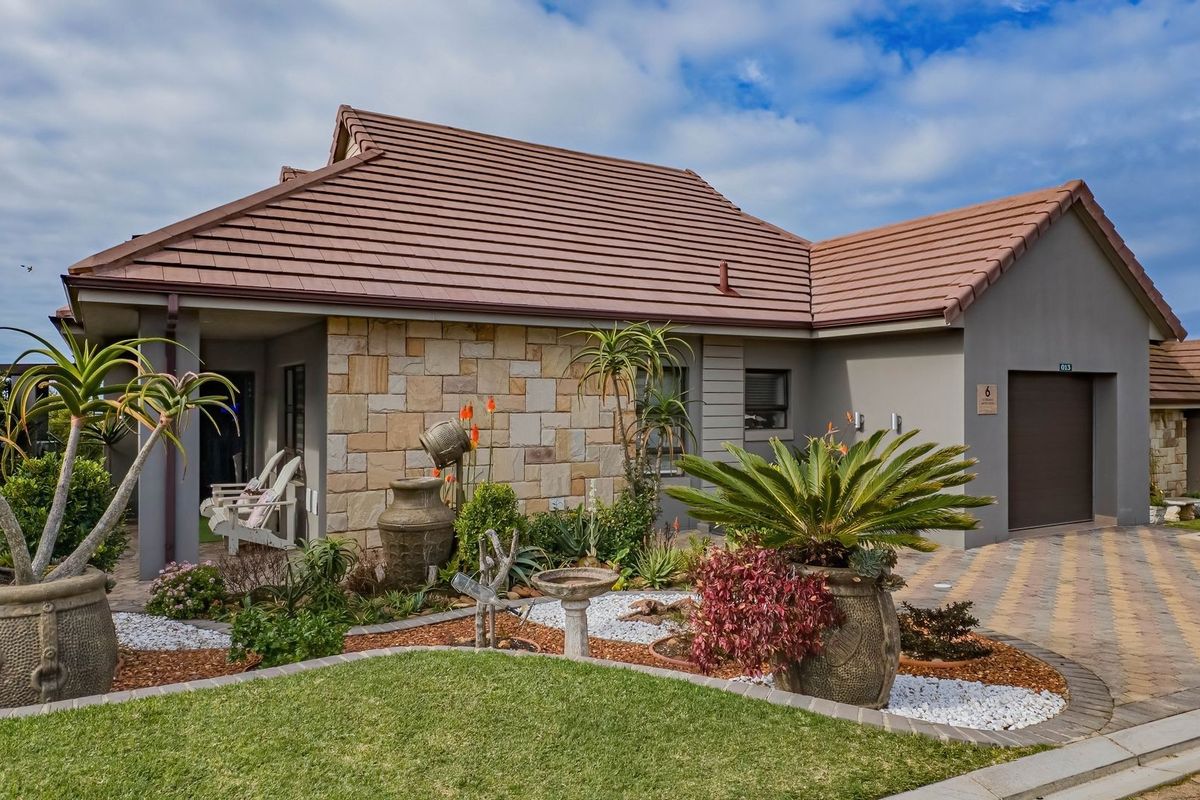 Secure, Comfortable Retirement Living in Mossel Bay-One-Level - Photo 2